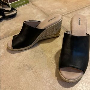Like new Sonoma sandals